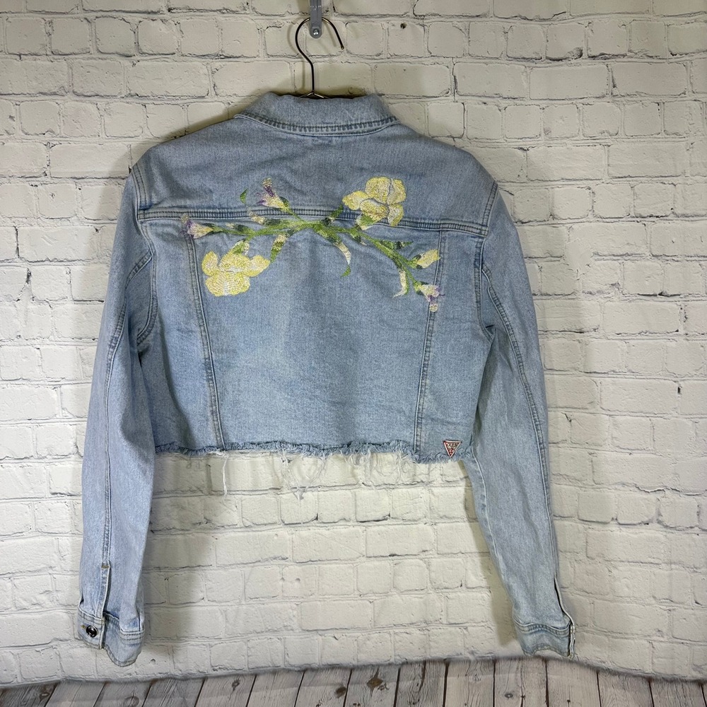 Guess Women XL Light Wash Cropped Denim Jacket Floral Embroidered Raw Hem W0YN20